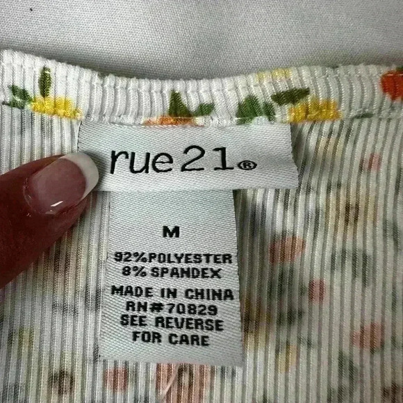 NWOT - Rue 21 Scooped Neck Crop Top (White/Yellow/Orange) Mini Flowers (Size M) - Picture 4 of 7